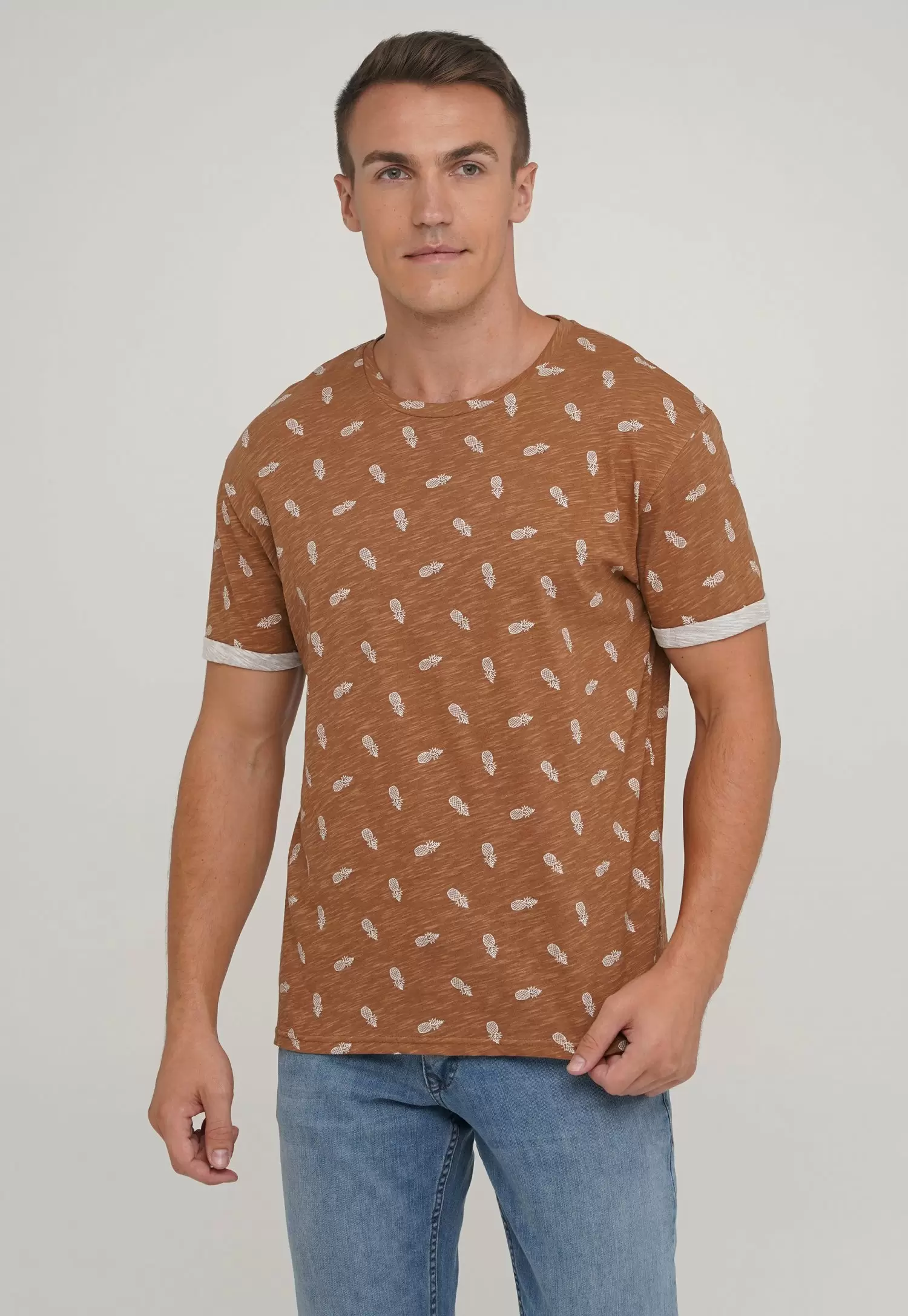 Футболка Trend Collection 2219 коричневый + ананасы